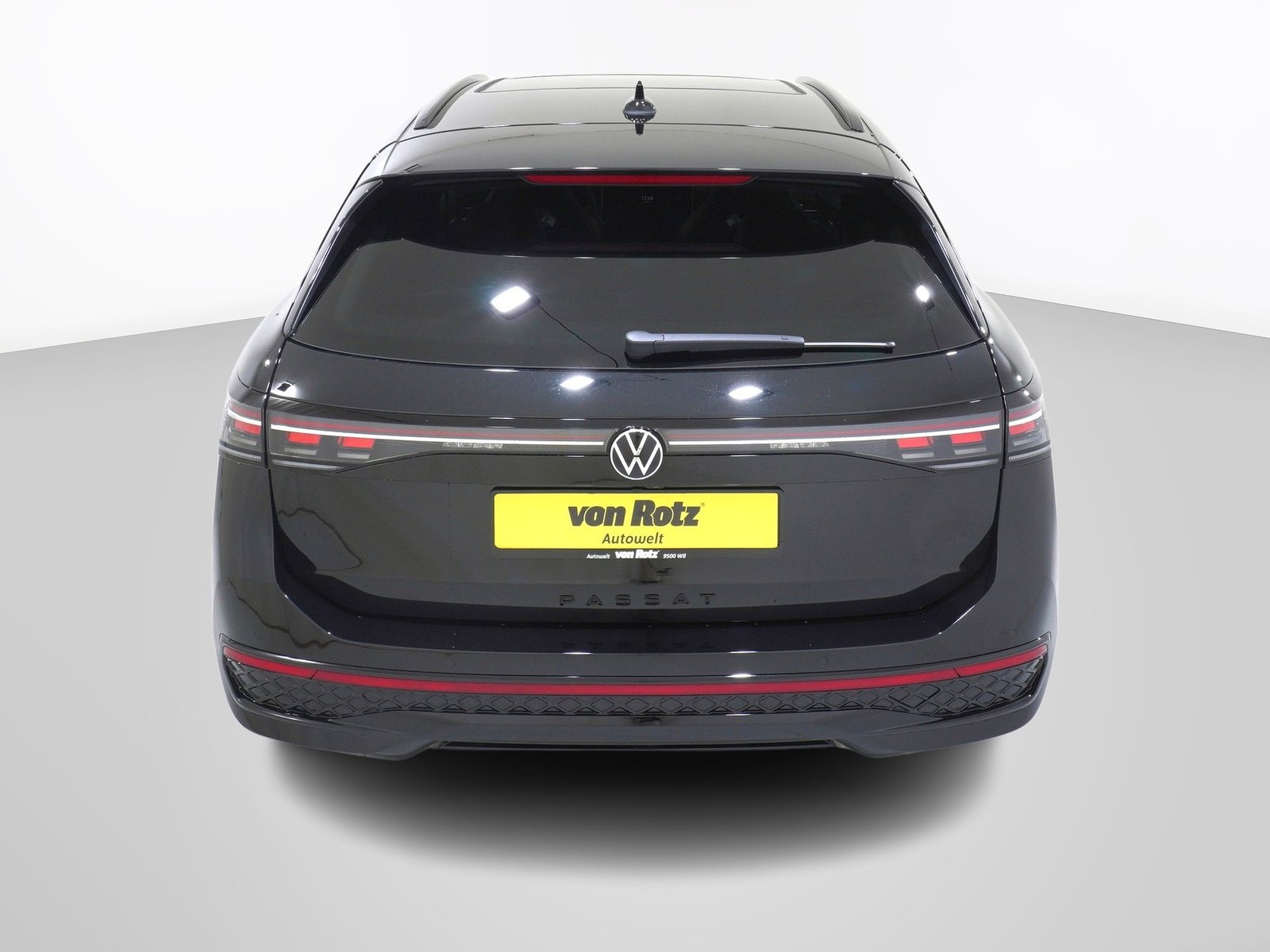 VW Passat Variant 2.0 TSI R-Line 4Motion DSG, Petrol, New car, Automatic - 3
