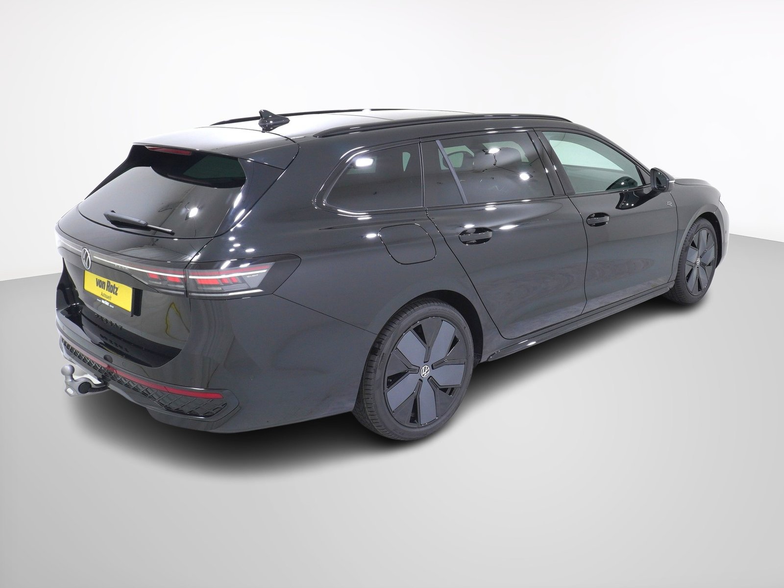 VW Passat Variant 2.0 TSI R-Line 4Motion DSG, Petrol, New car, Automatic - 5