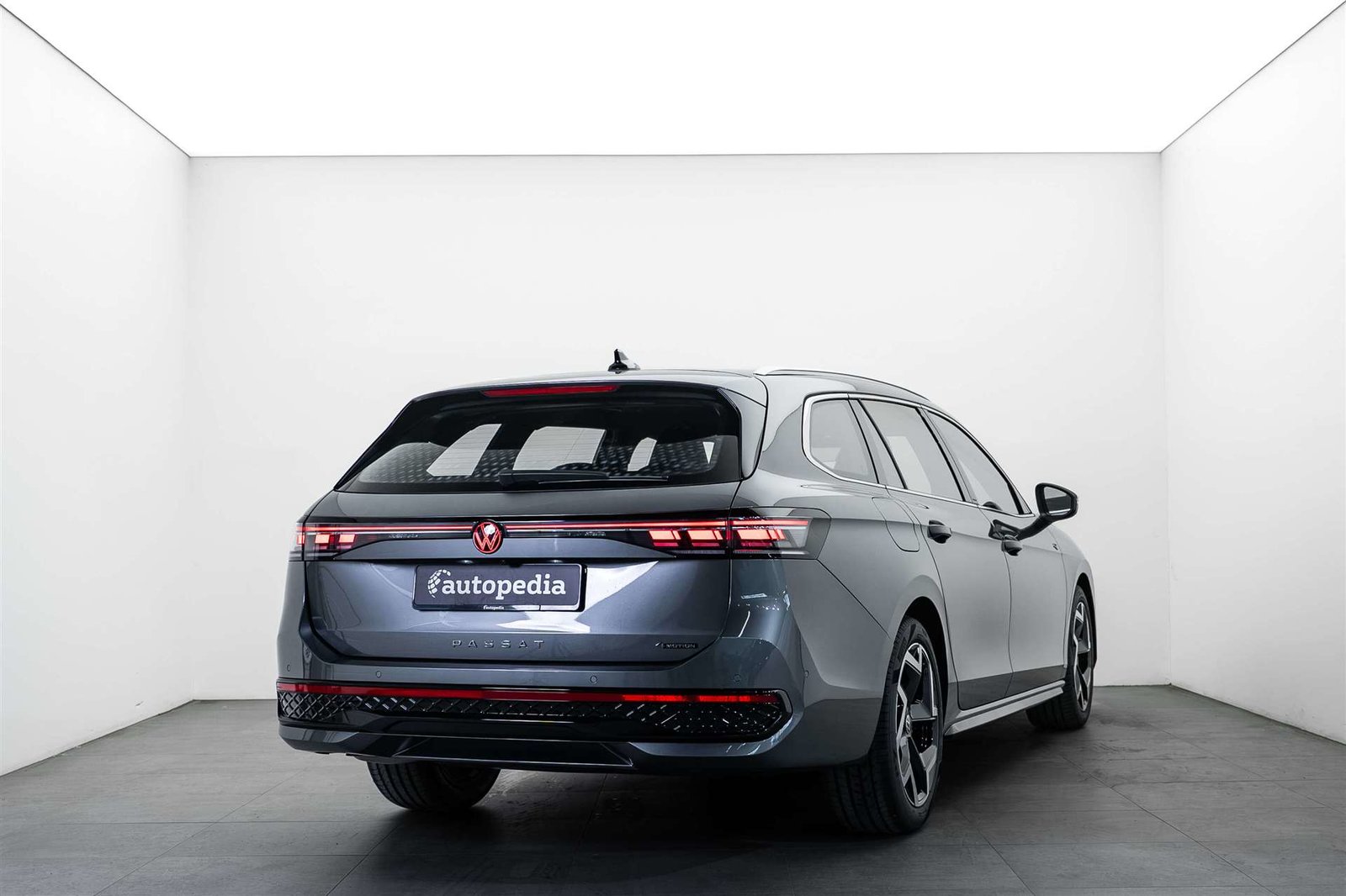 VW Passat Variant 2.0 TDi evo R-Line 4Motion DSG-Automat, Diesel, New car, Automatic - 3