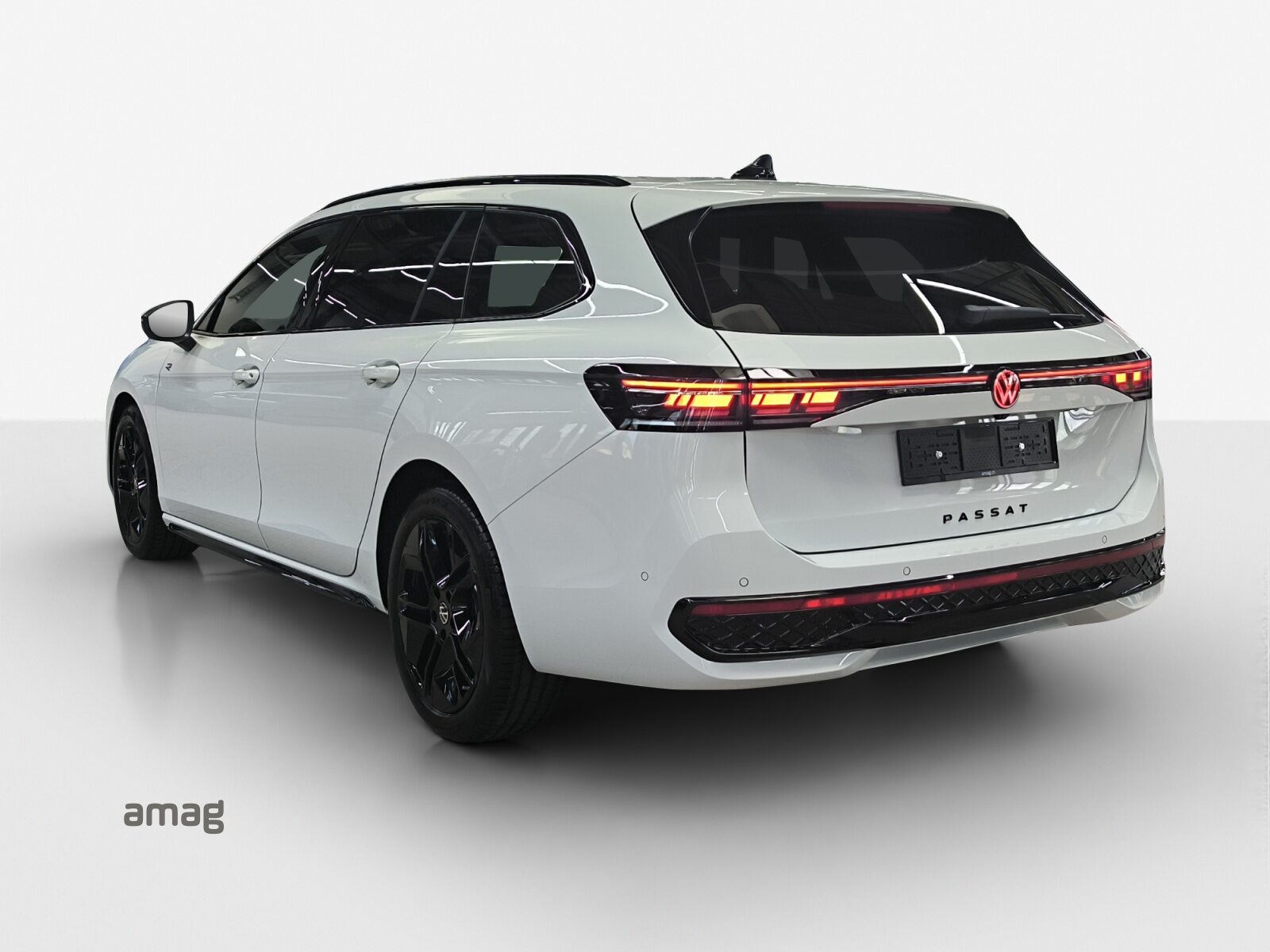 VW Passat Variant R-Line, Diesel, New car, Automatic - 3