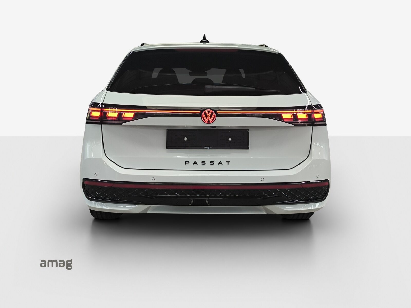 VW Passat Variant R-Line, Diesel, New car, Automatic - 4