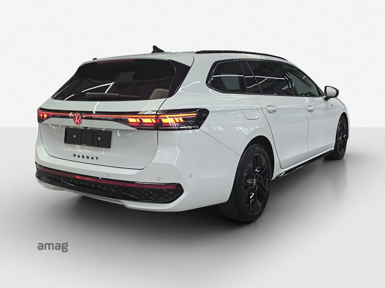 VW Passat Variant R-Line, Diesel, New car, Automatic - 5