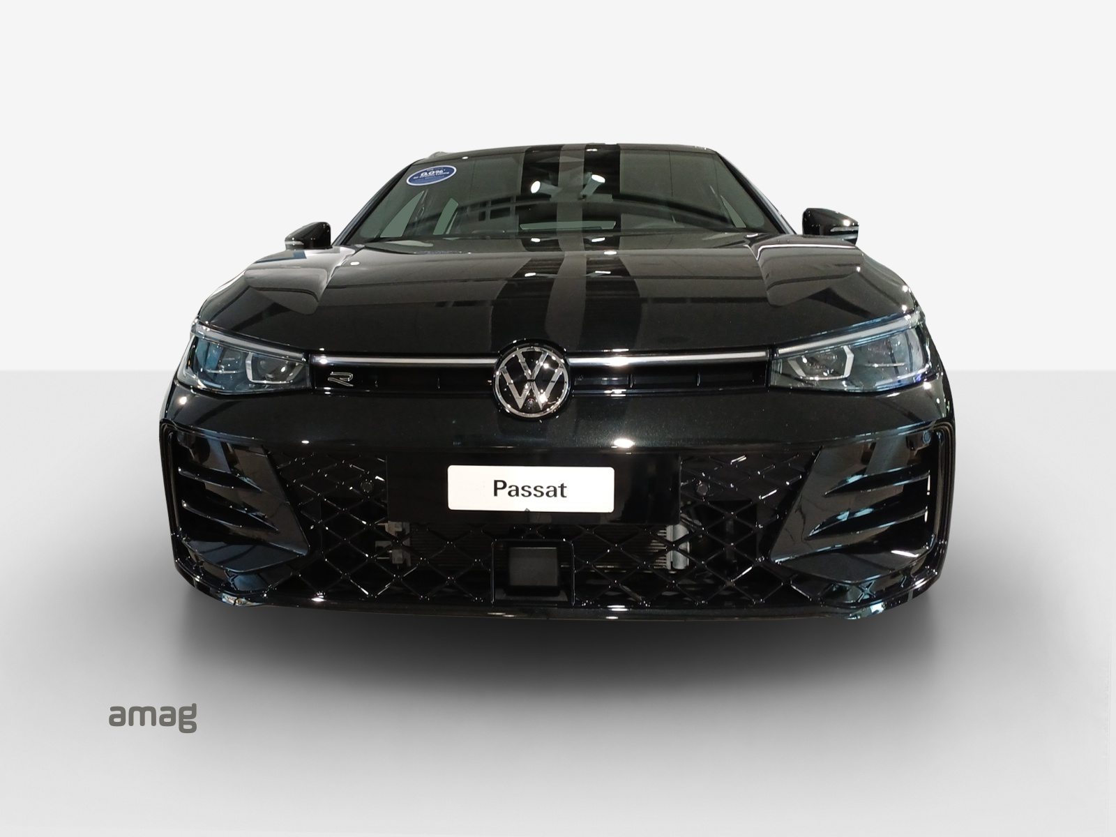 VW Passat Variant NF R-Line, Full-Hybrid Petrol/Electric, Second hand / Used, Automatic - 6