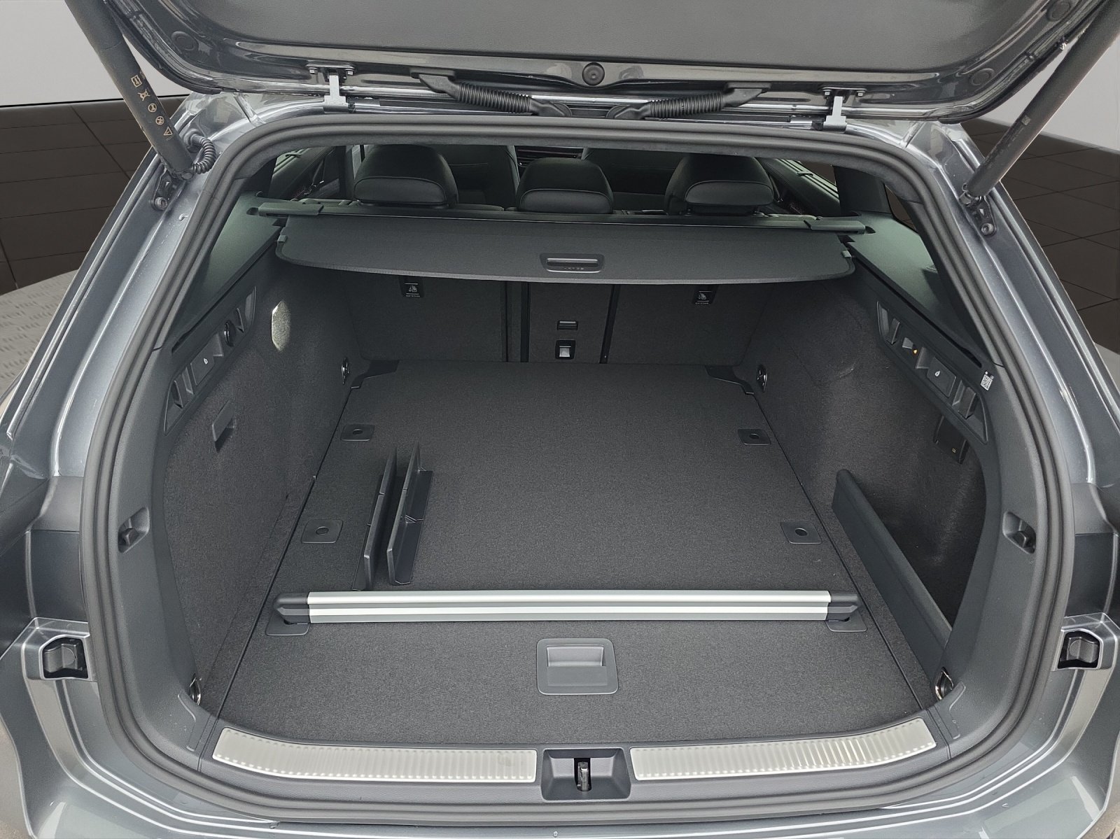 VW Passat Variant 2.0 TSI evo4 R-Line 4 Motion DSG, Mild-Hybrid Benzin/Elektro, Occasion / Gebraucht, Automatik - 6