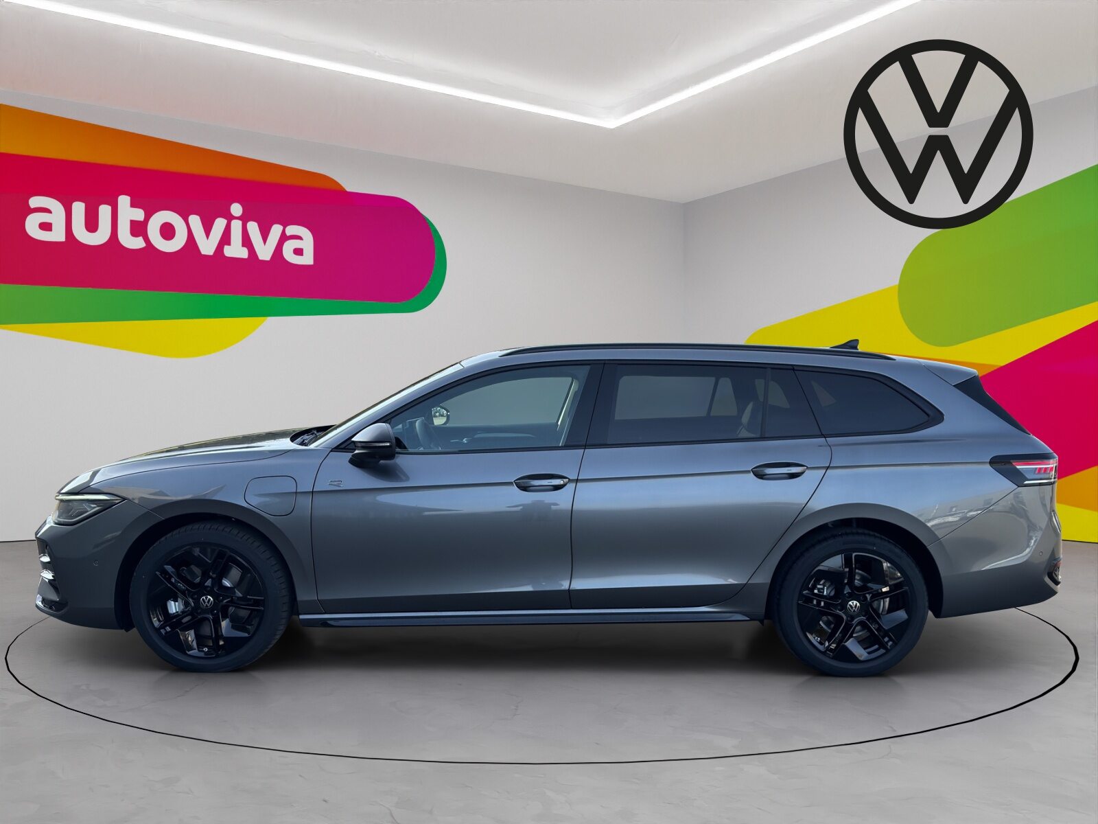 VW Passat Variant R-Line, Full-Hybrid Petrol/Electric, Second hand / Used, Automatic - 2