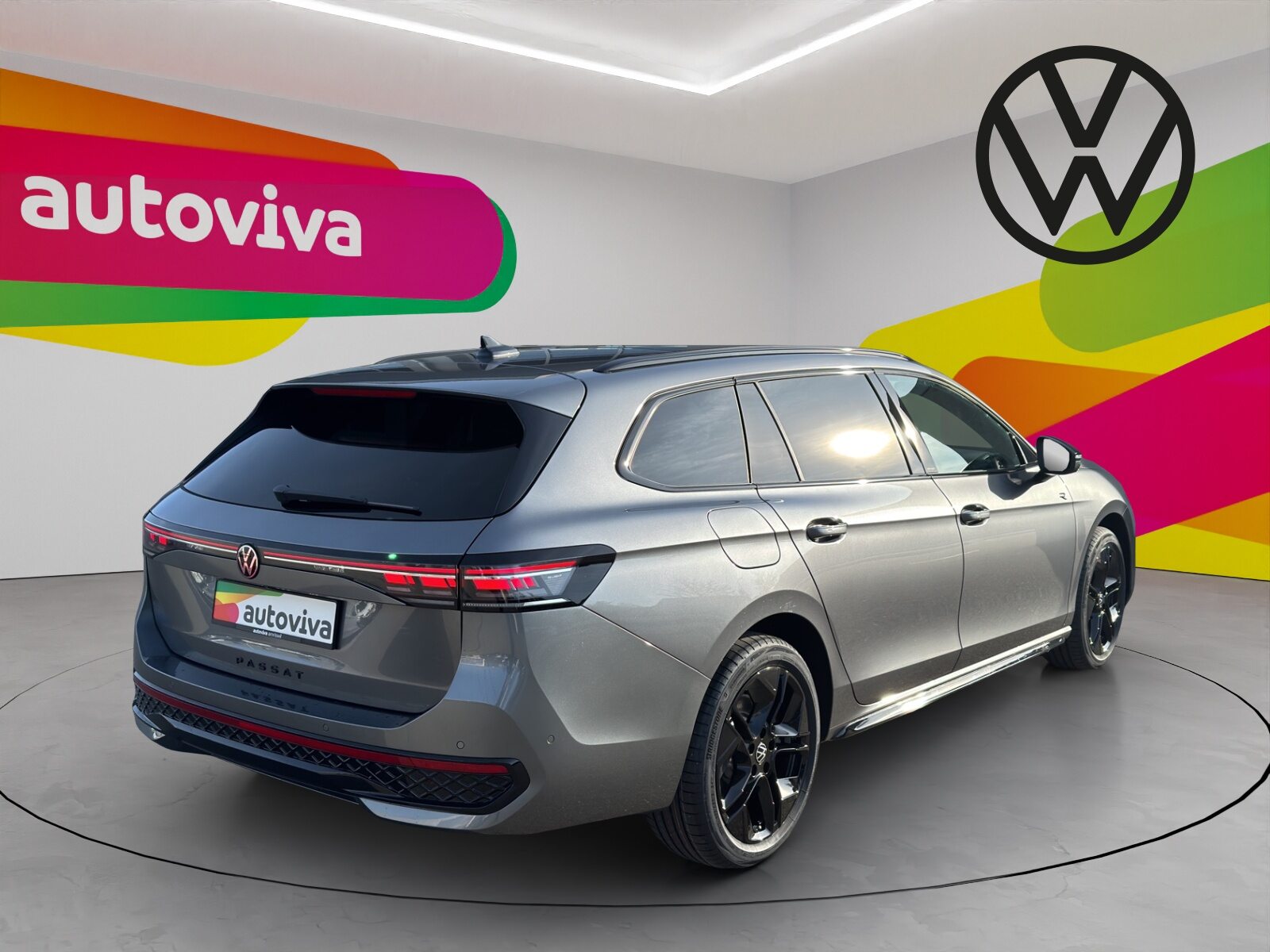 VW Passat Variant R-Line, Full-Hybrid Petrol/Electric, Second hand / Used, Automatic - 3