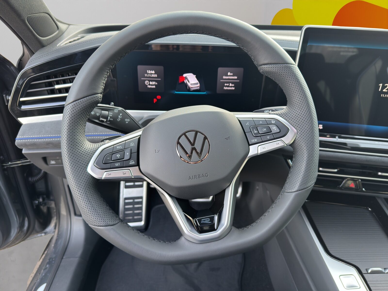 VW Passat Variant R-Line, Full-Hybrid Petrol/Electric, Second hand / Used, Automatic - 6