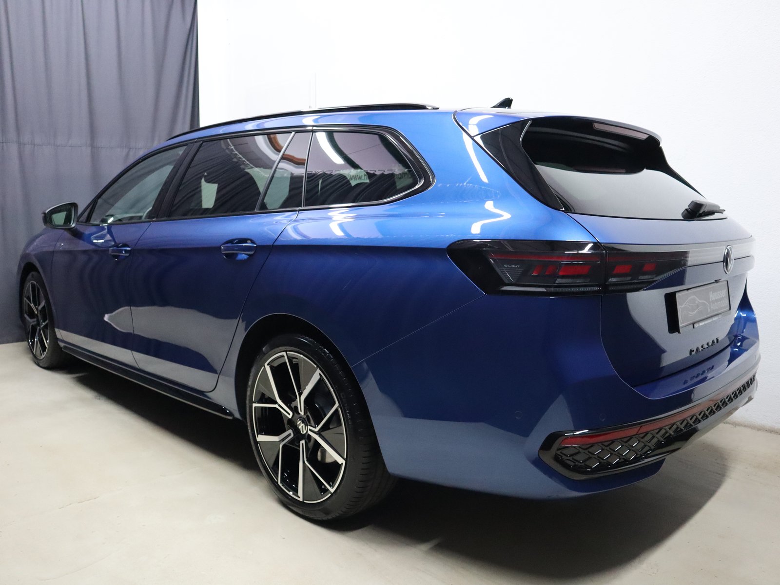 VW Passat Variant 2.0 TSI 4Motion DSG R-Line Black Style - Pano, Mild-Hybrid Petrol/Electric, Second hand / Used, Automatic - 4