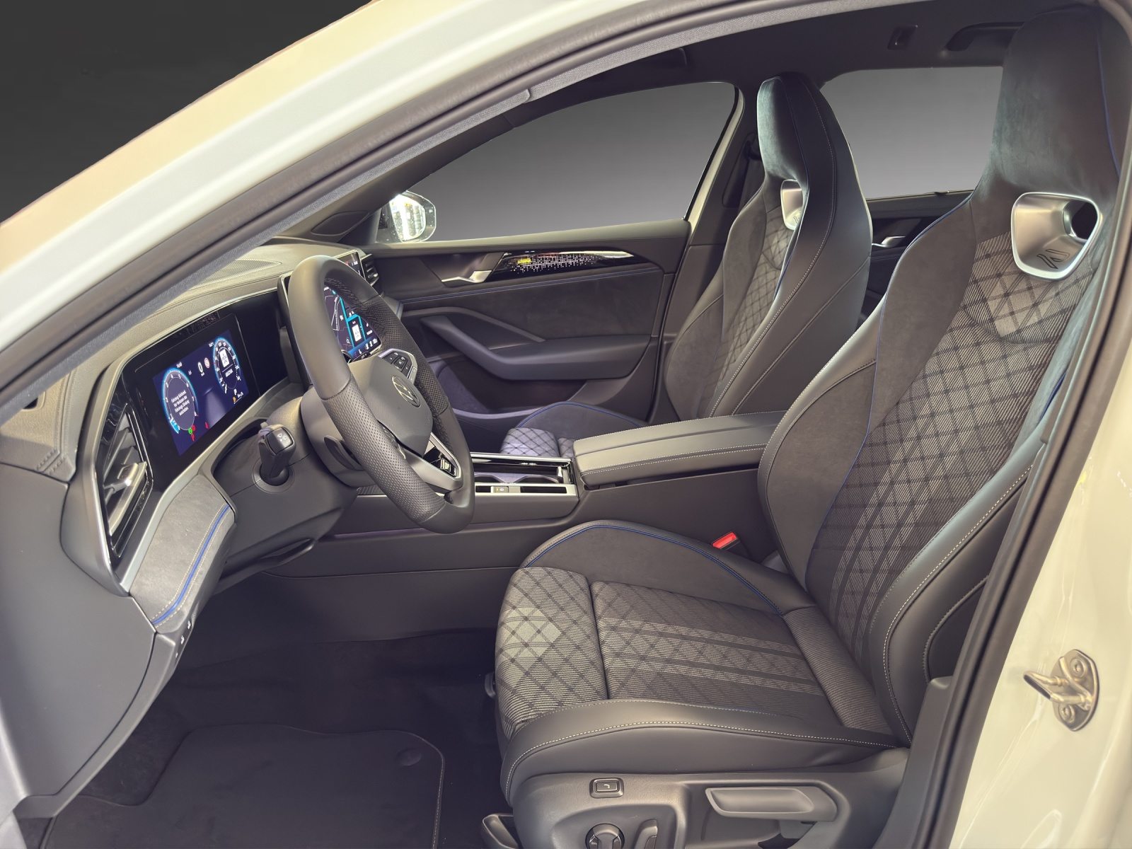 VW Passat Variant NF R-Line, Essence, Occasion / Utilisé, Automatique - 6