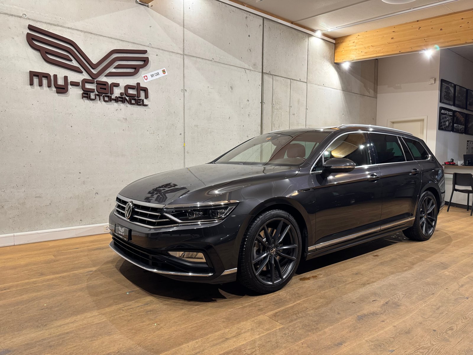 VW Passat Variant 2.0 TSI Elegance R Line 4Motion DSG HEAD