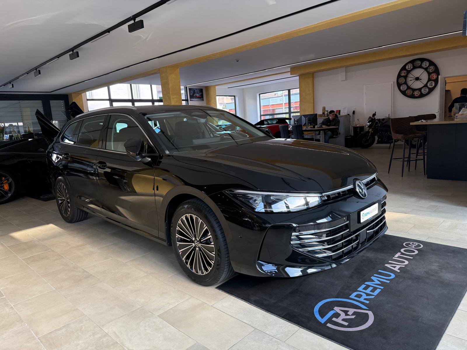 VW Passat Variant 1.5 eTSI ELEGANCE VARIANT DSG