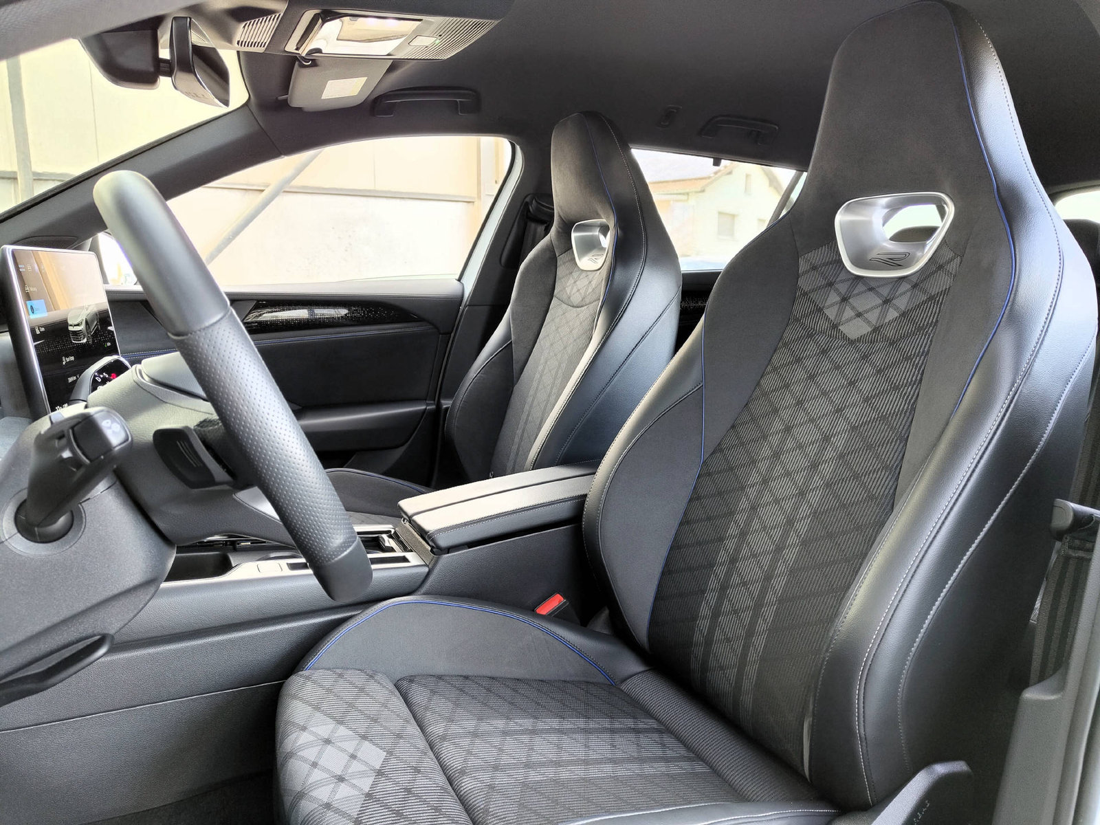 VW Passat Variant 2.0 TDI R-Line DSG 4Motion, Diesel, Occasion / Gebraucht, Automatik - 6
