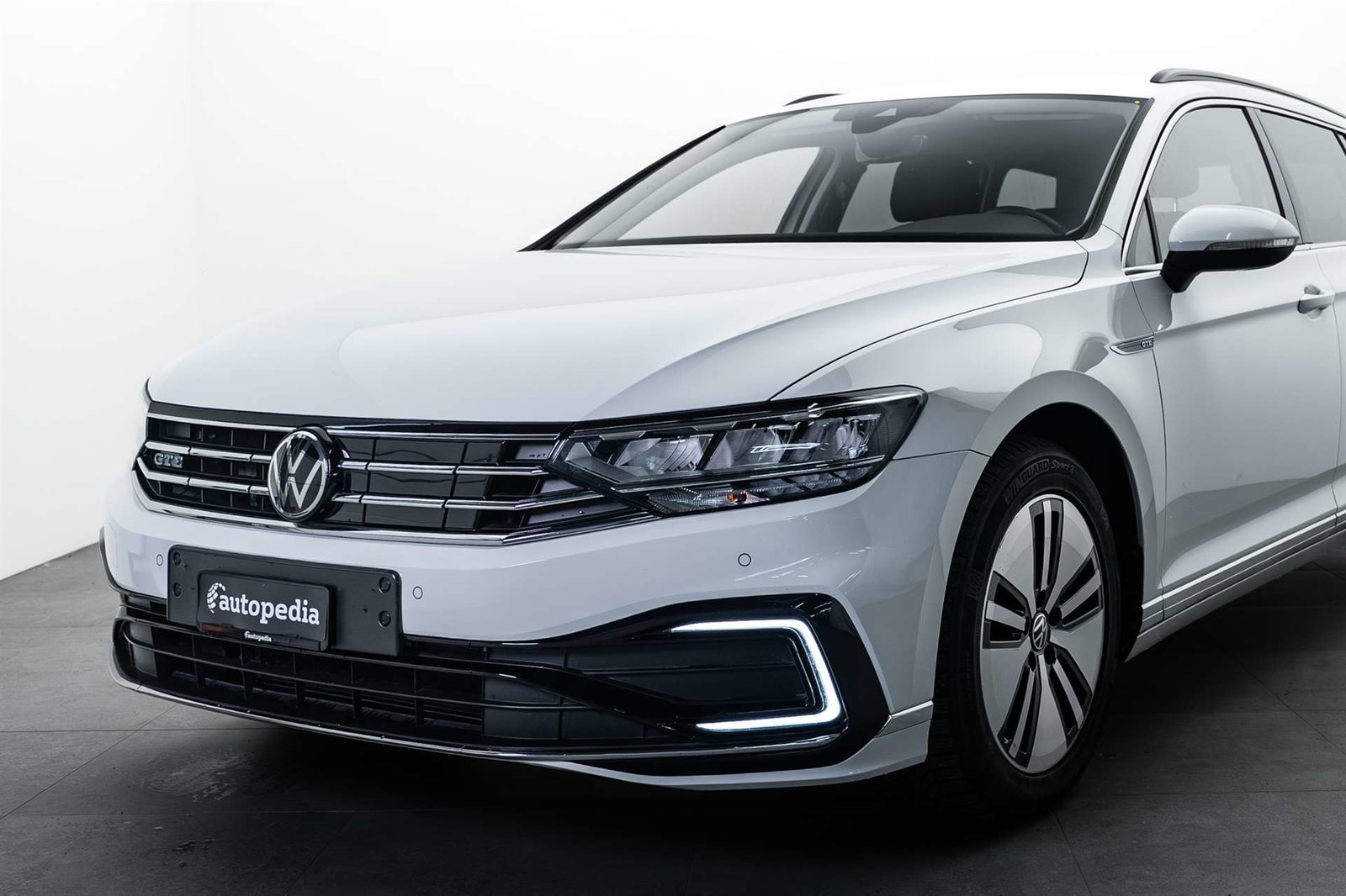 VW Passat Variant 1.4 TSI GTE Hybrid DSG 217PS, Plug-in-Hybrid Petrol/Electric, Second hand / Used, Automatic - 2
