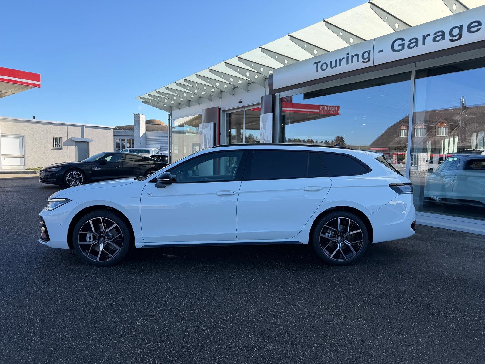VW Passat Variant 2.0 TSI evo4 R-Line 4 Motion DSG, Mild-Hybrid Benzin/Elektro, Occasion / Gebraucht, Automatik - 2