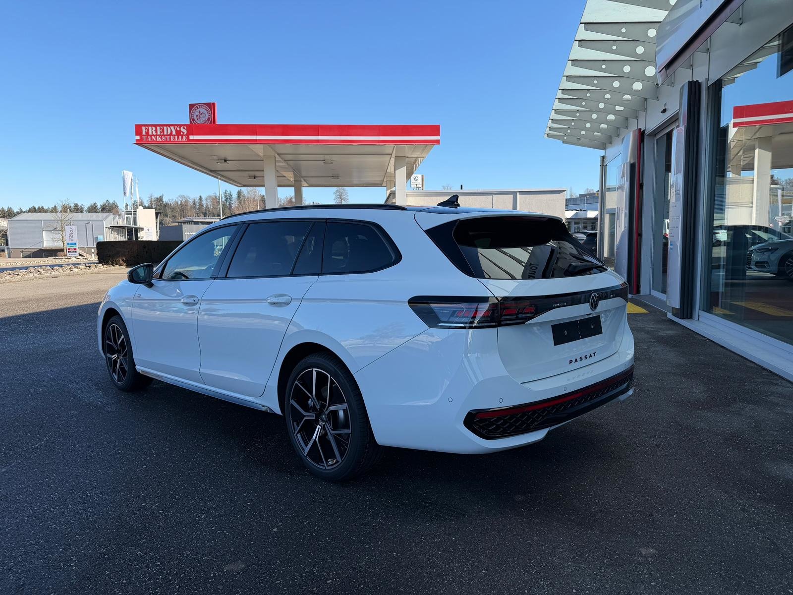 VW Passat Variant 2.0 TSI evo4 R-Line 4 Motion DSG, Mild-Hybrid Benzin/Elektro, Occasion / Gebraucht, Automatik - 3