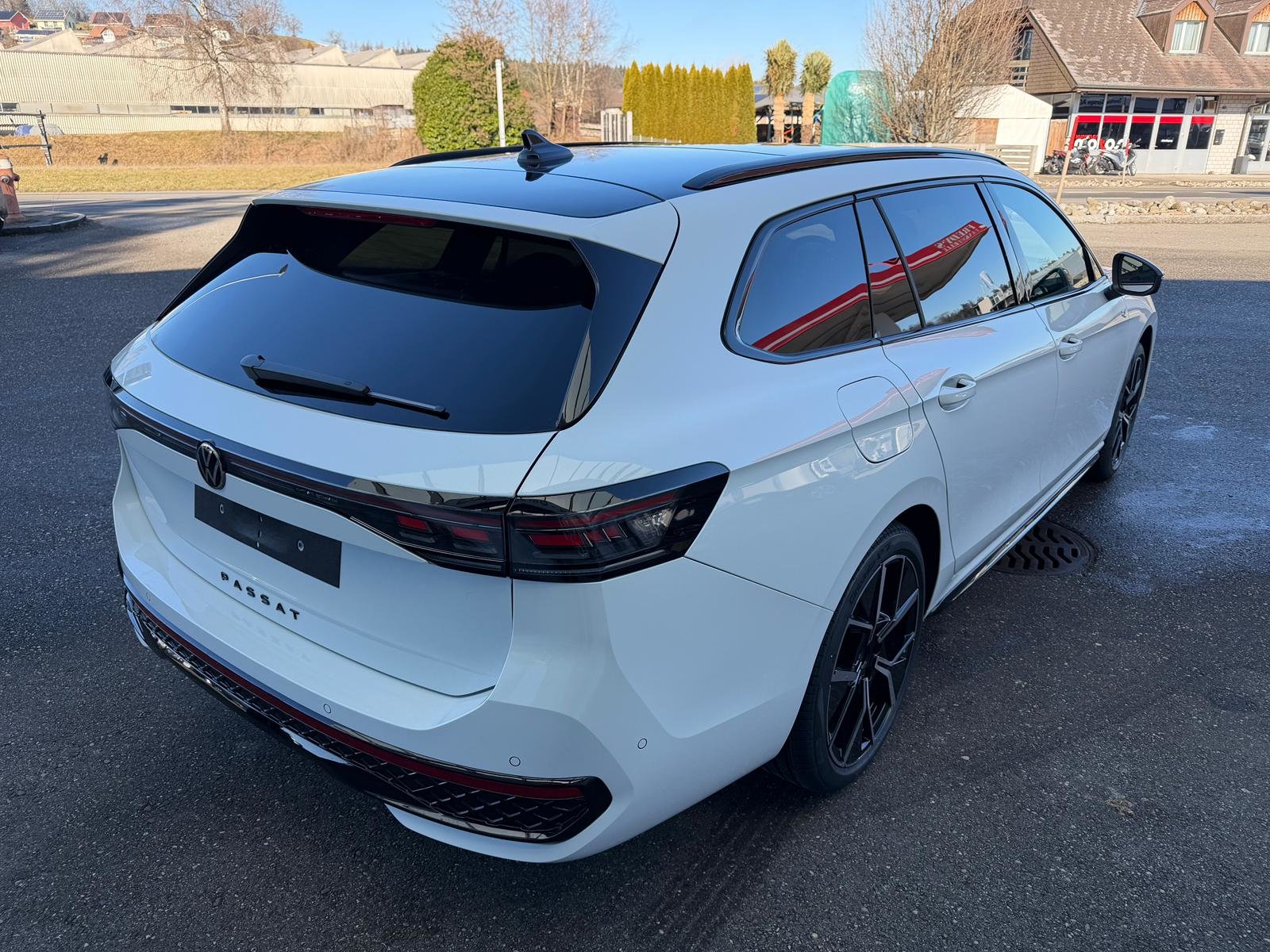 VW Passat Variant 2.0 TSI evo4 R-Line 4 Motion DSG, Mild-Hybrid Benzin/Elektro, Occasion / Gebraucht, Automatik - 5