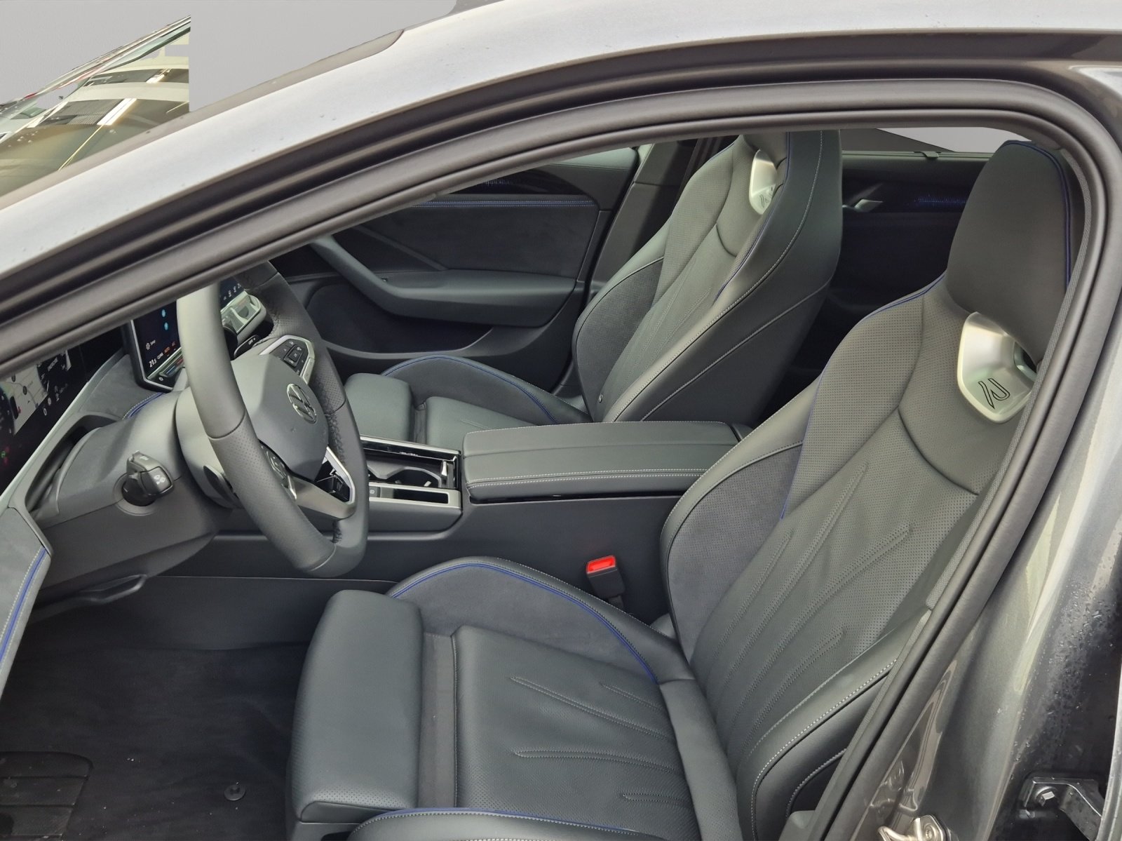 VW Passat Variant 2.0 TSI evo4 R-Line 4 Motion DSG, Mild-Hybrid Petrol/Electric, Second hand / Used, Automatic - 6