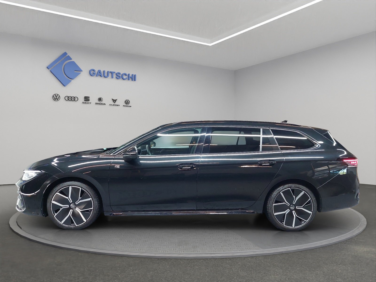 VW Passat Variant 2.0 TSI evo4 R-Line 4 Motion DSG, Mild-Hybrid Petrol/Electric, Second hand / Used, Automatic - 2
