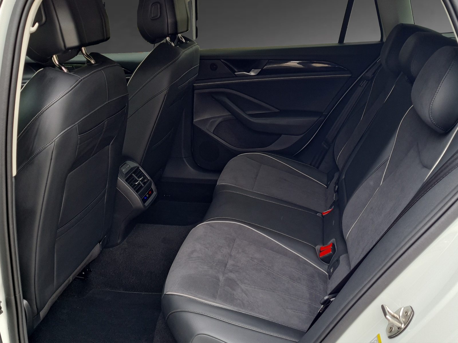 VW Passat Variant NF Business, Diesel, Occasion / Utilisé, Automatique - 7