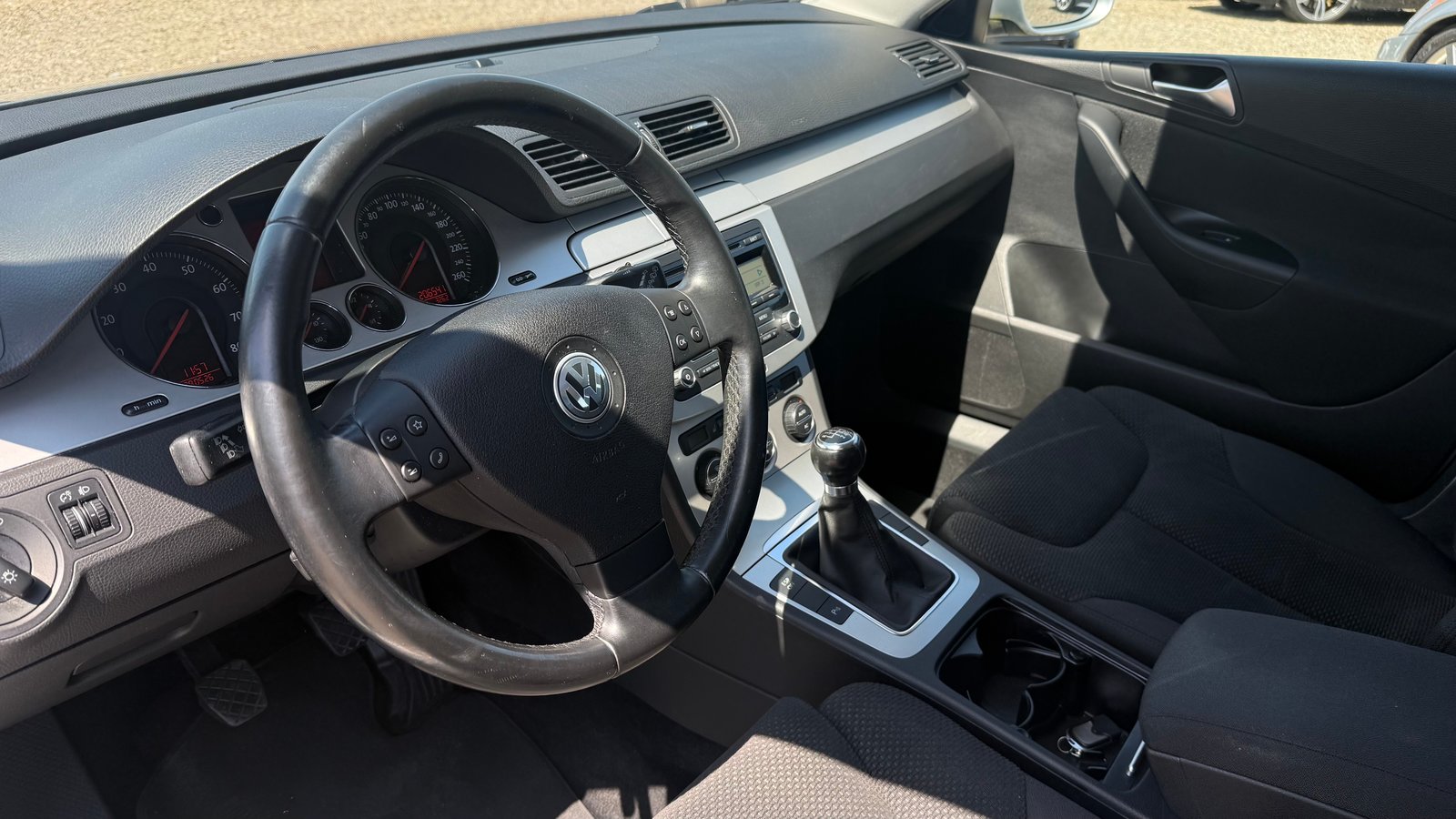 VW Passat Variant 1.8 TSI Value, Petrol, Second hand / Used, Manual - 3
