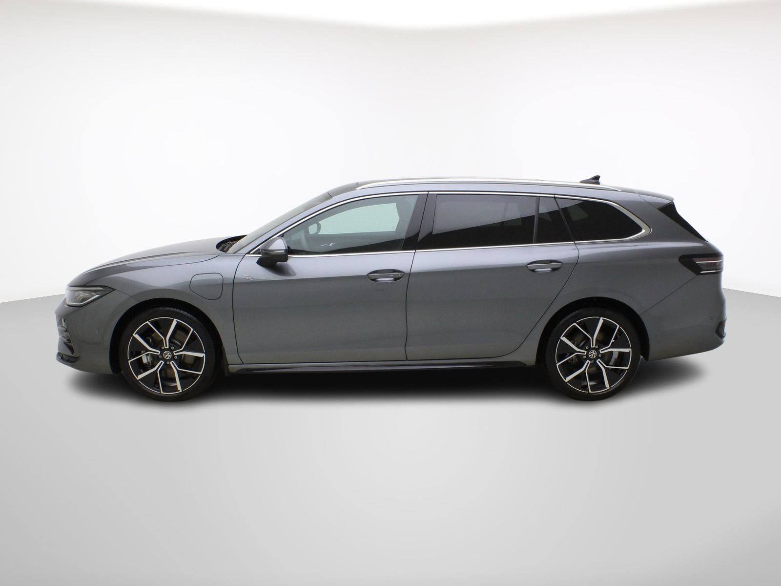 VW Passat Variant 1.5 TSI DSG Plug-in-Hybrid R-Line, Plug-in-Hybrid Petrol/Electric, Second hand / Used, Automatic - 3