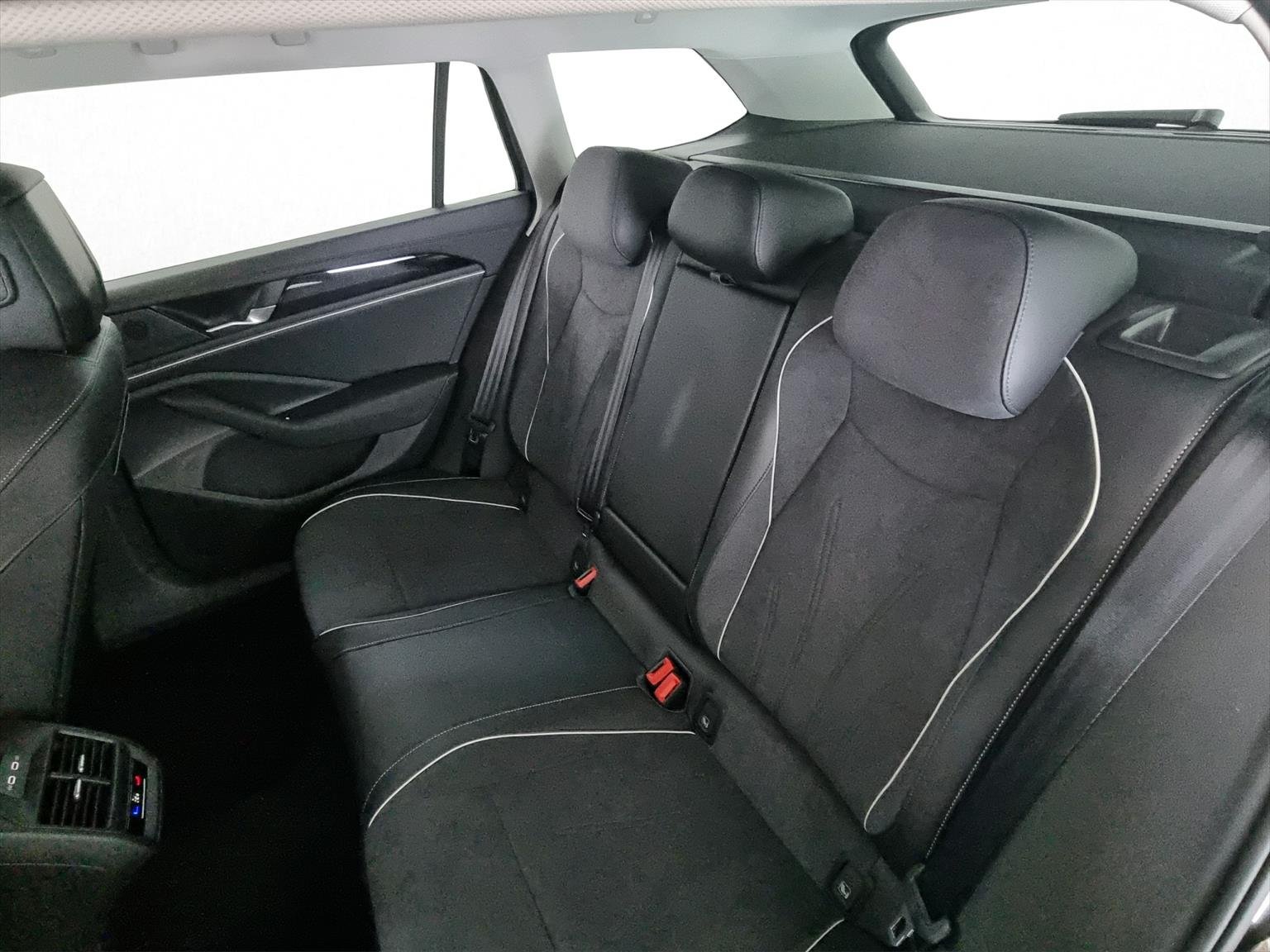 VW Passat Variant 1.5 TSI evo2 Plug-In- Hybrid Busine, Plug-in-Hybrid Benzina/Elettrica, Occasioni / Usate, Automatico - 7