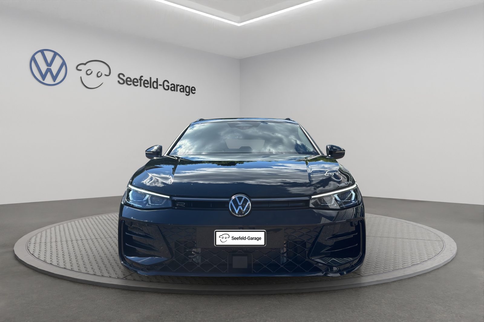 VW Passat Variant R-Line, Benzin, Occasion / Gebraucht, Automatik - 2