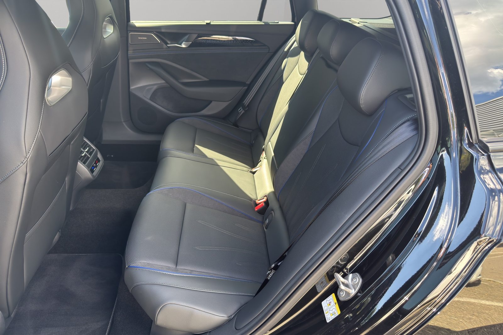 VW Passat Variant R-Line, Benzin, Occasion / Gebraucht, Automatik - 6