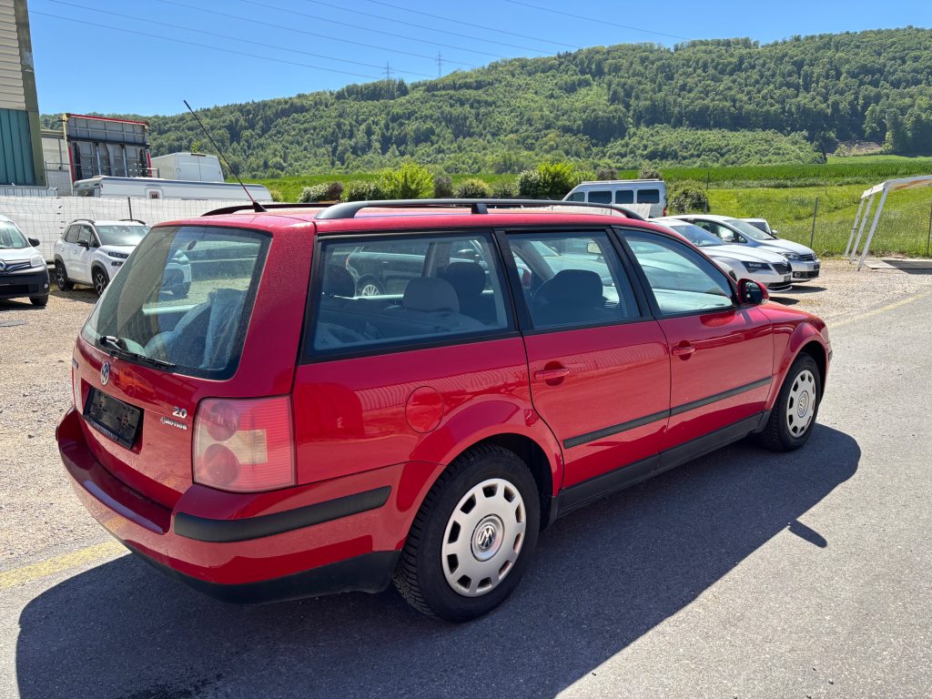 VW PASSAT VARIANT 2.0 Trendline 4motion, Essence, Occasion / Utilisé, Manuelle - 6
