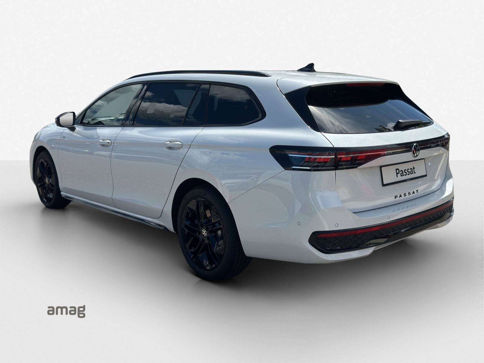 VW Passat Variant NF R-Line, Petrol, Ex-demonstrator, Automatic - 3