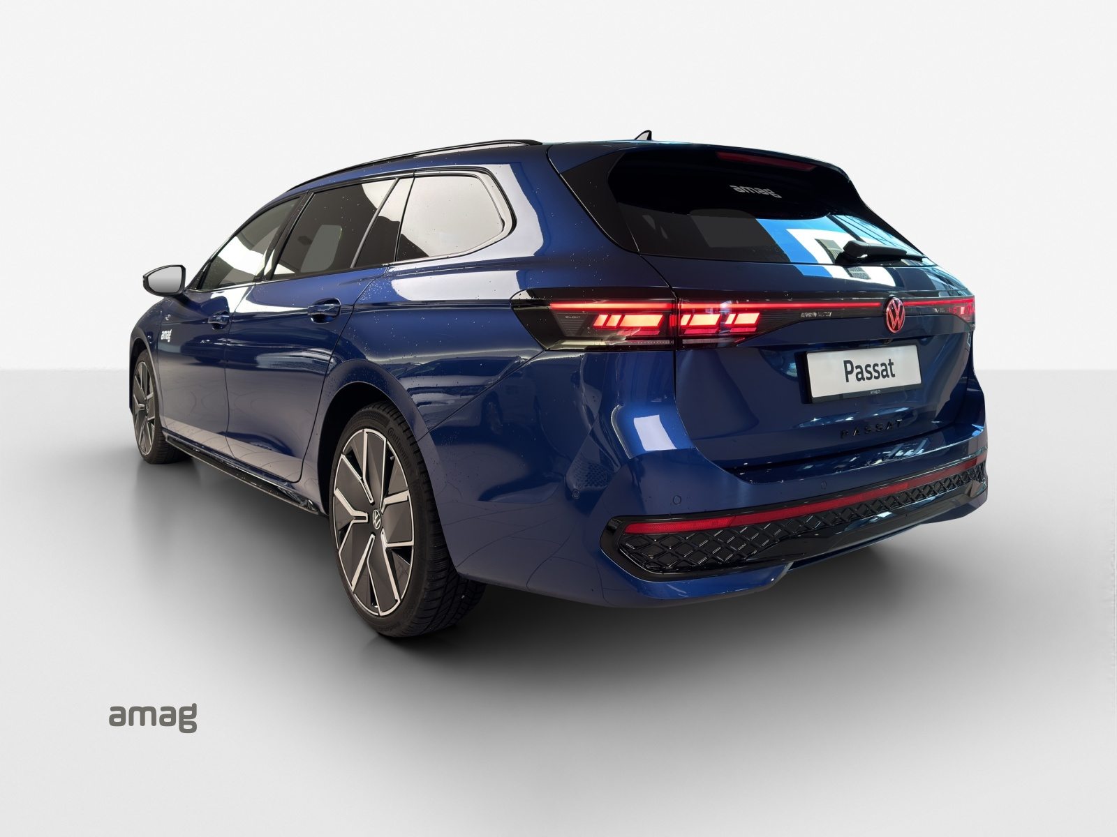 VW Passat Variant R-Line, Hybride Intégral Essence/Électricité, Voiture de démonstration, Automatique - 3