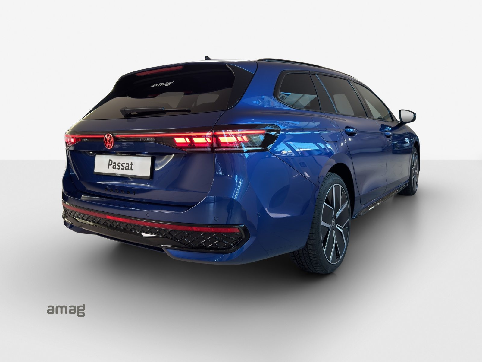 VW Passat Variant R-Line, Hybride Intégral Essence/Électricité, Voiture de démonstration, Automatique - 5