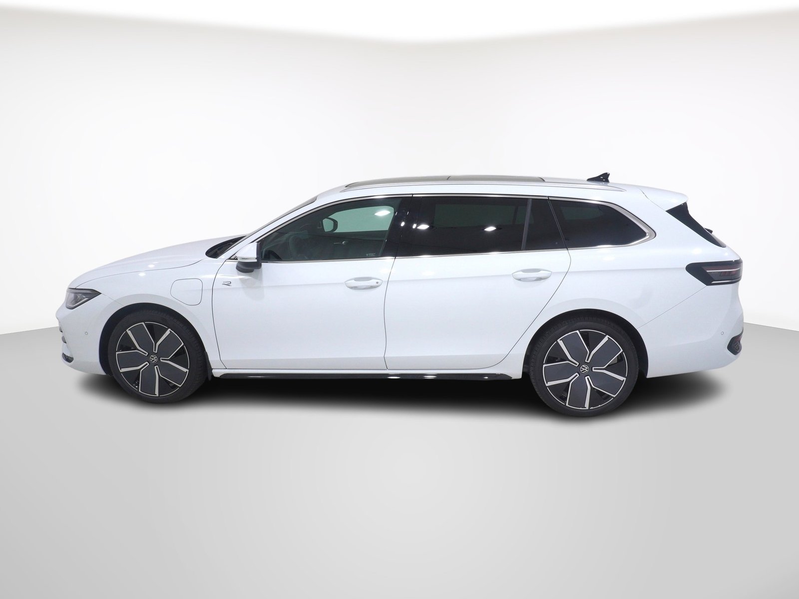 VW Passat Variant 1.5 TSI Plug-in-Hybrid R-Line, Hybride Rechargeable Essence/Électricité, Voiture de démonstration, Automatique - 2