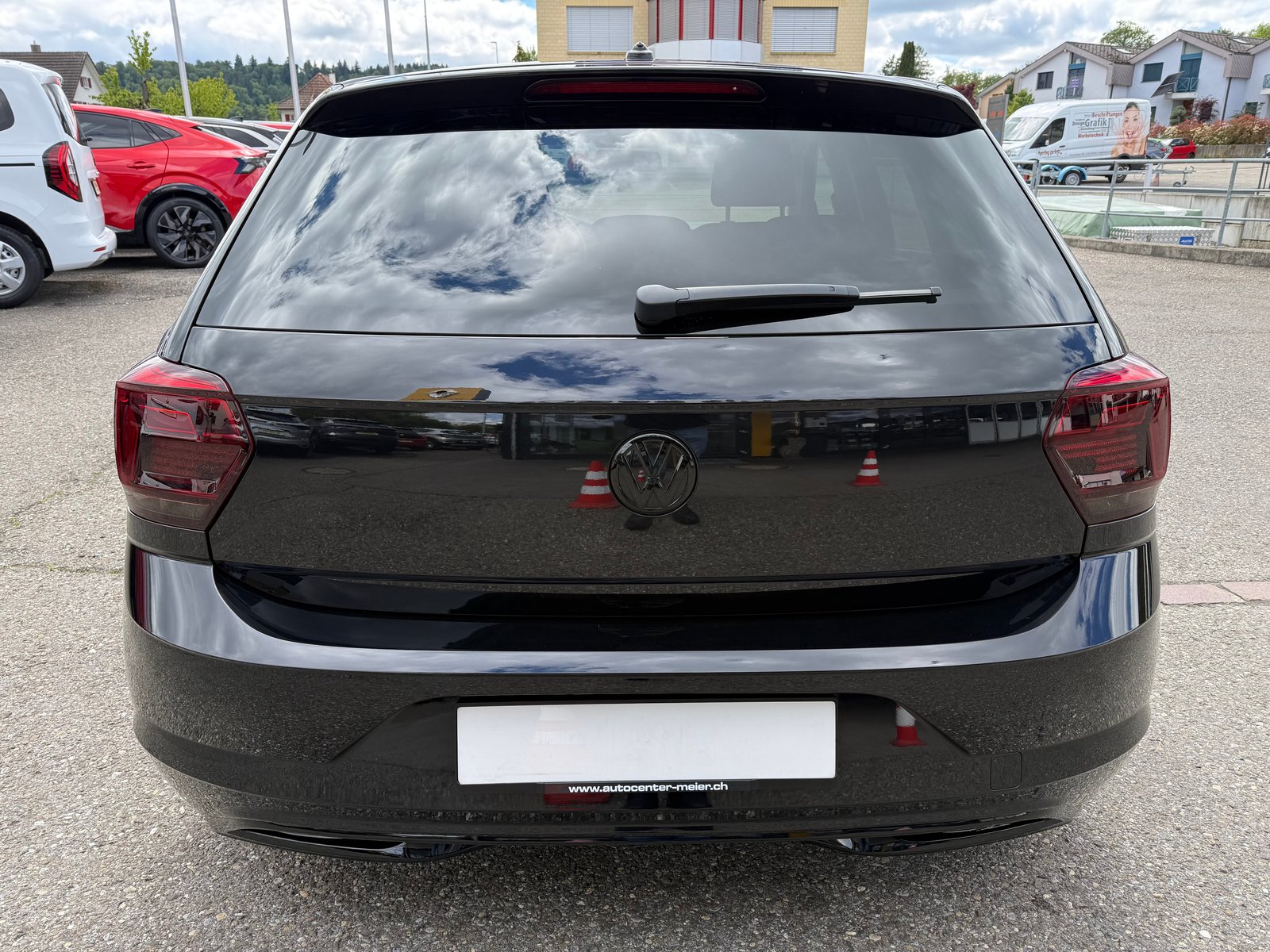 VW POLO, Petrol, Second hand / Used, Manual - 5
