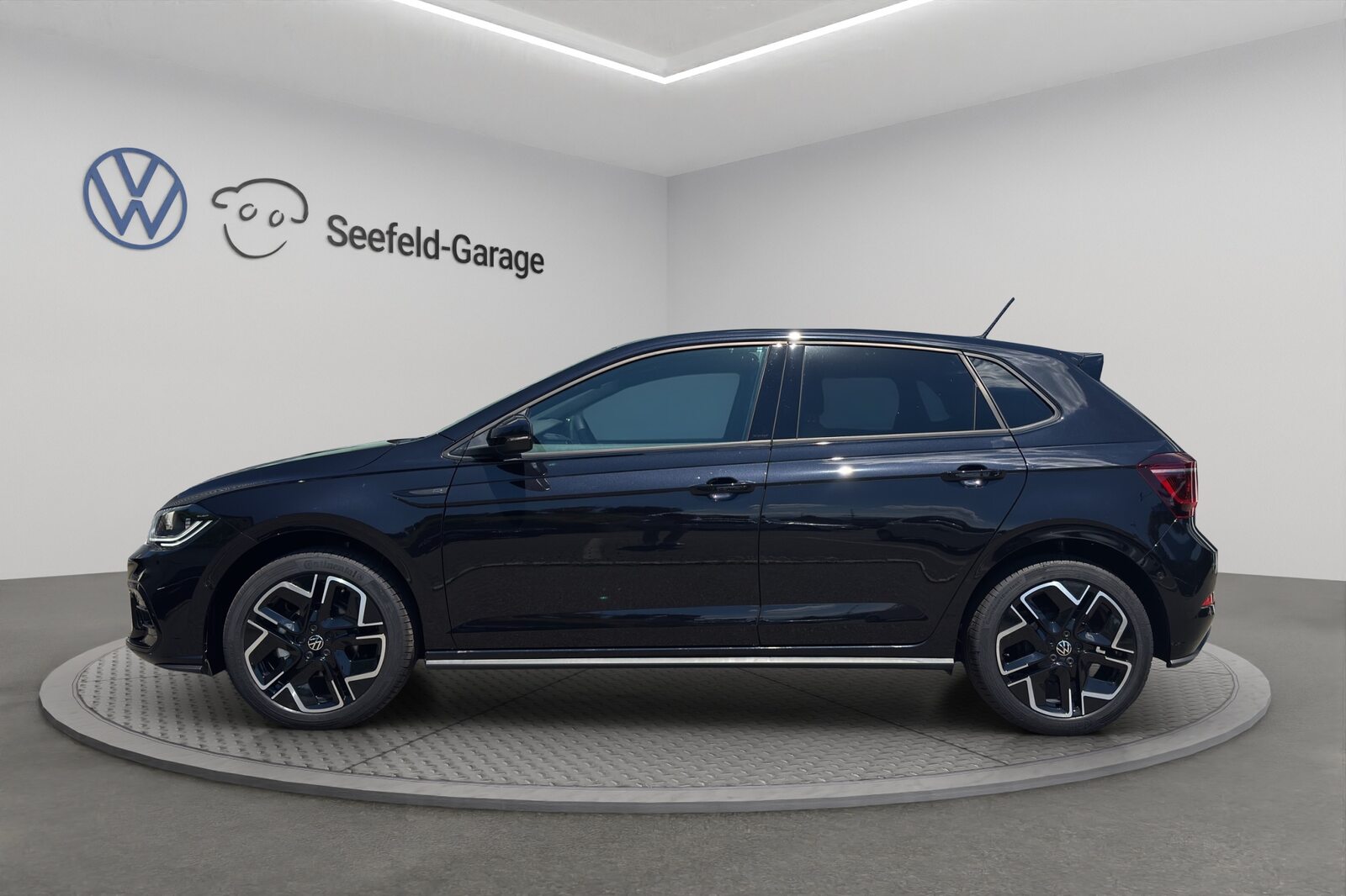 VW Polo R-Line, Petrol, Pre-registered new car, Automatic - 3