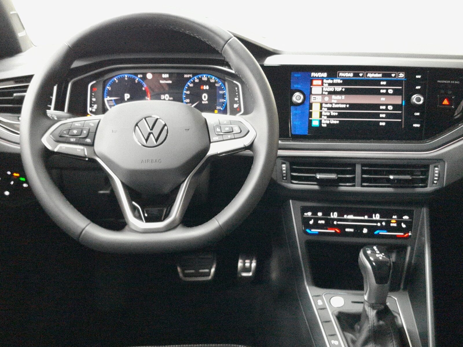 VW Polo R-Line, Benzina, Auto a km zero, Automatico - 2