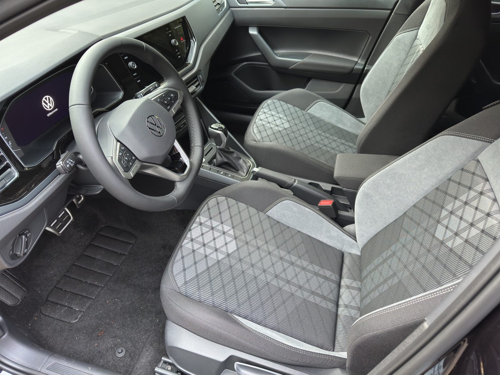 VW Polo R-Line, Petrol, New car, Automatic - 6