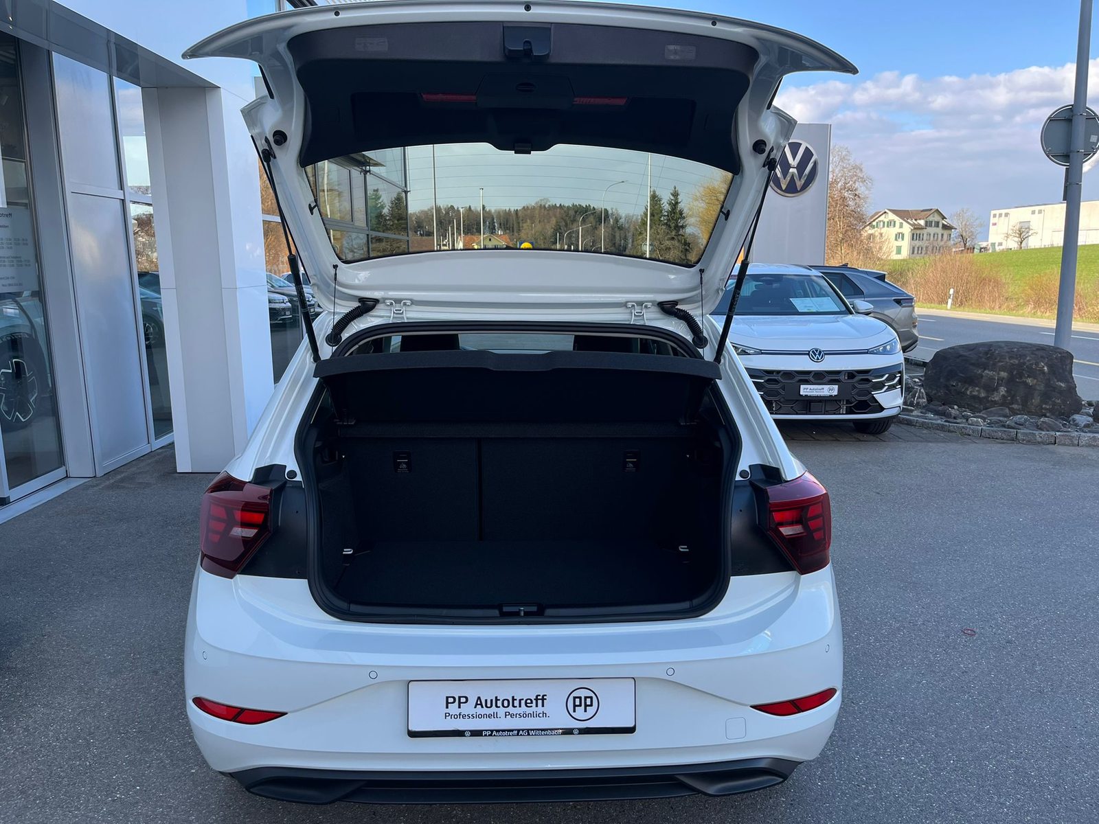 VW Polo Life, Petrol, New car, Automatic - 5