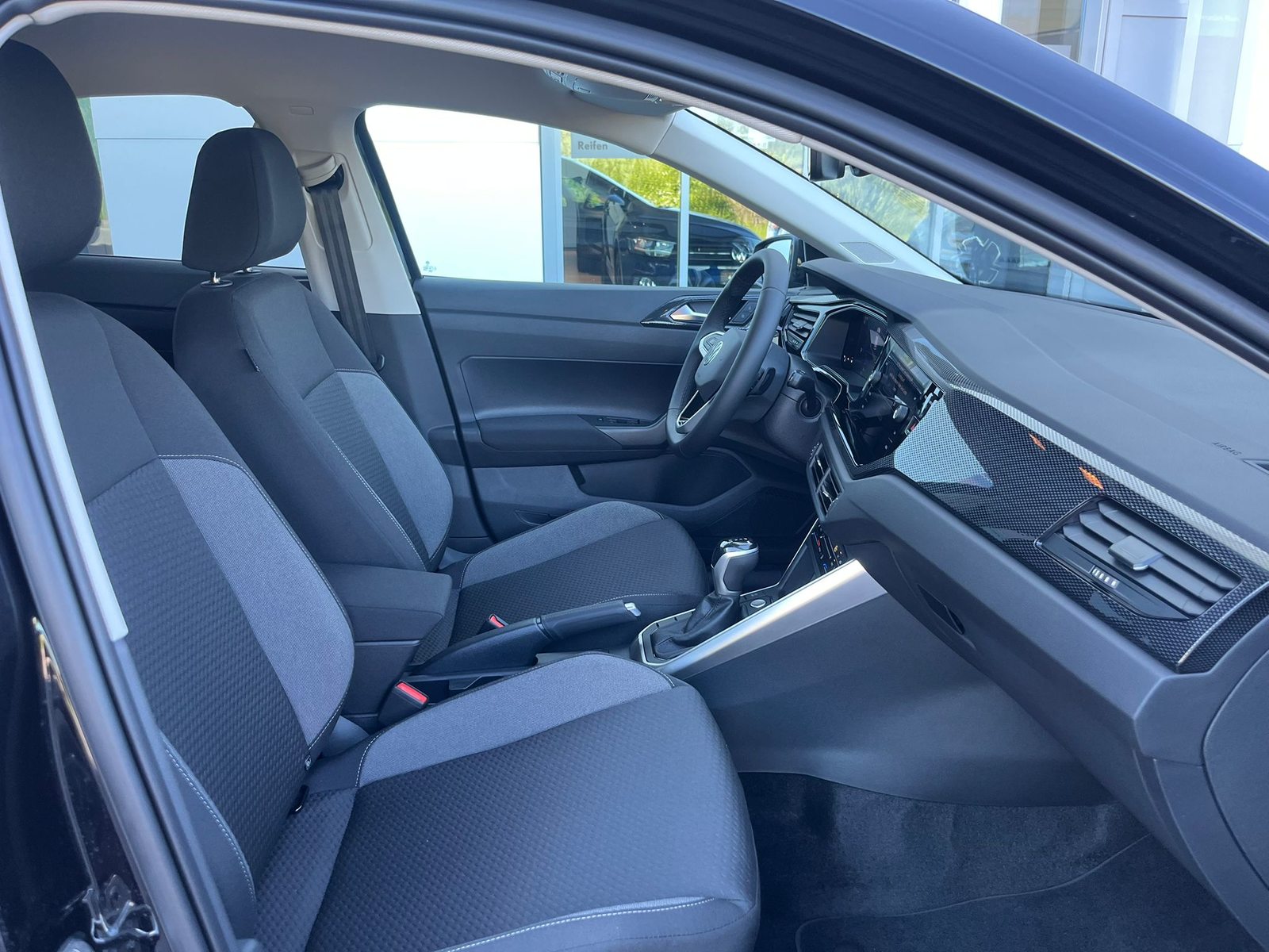 VW Polo Life, Petrol, New car, Automatic - 3