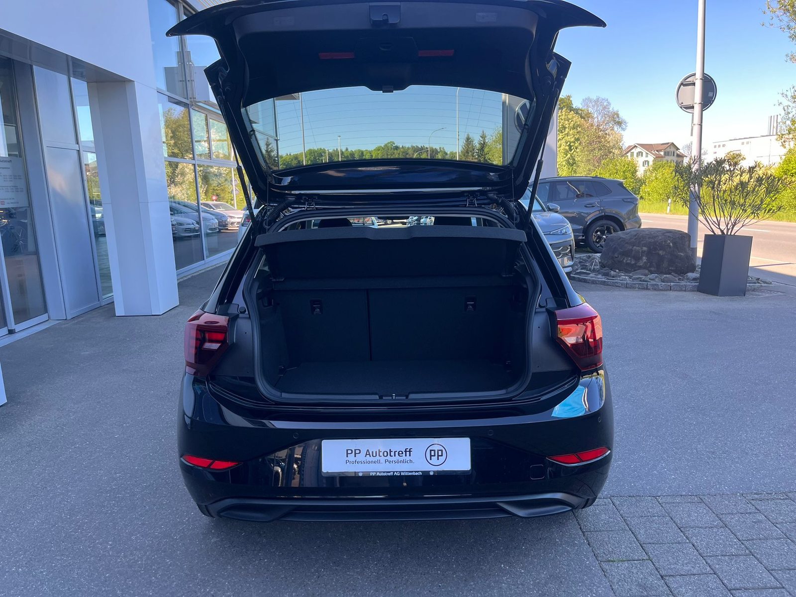 VW Polo Life, Petrol, New car, Automatic - 5