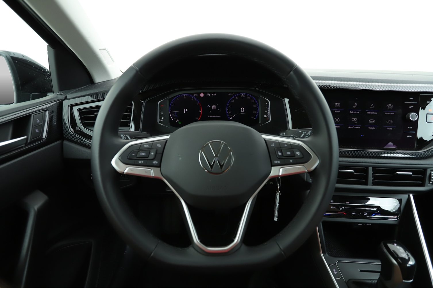 VW Polo Life, Petrol, Second hand / Used, Automatic - 7