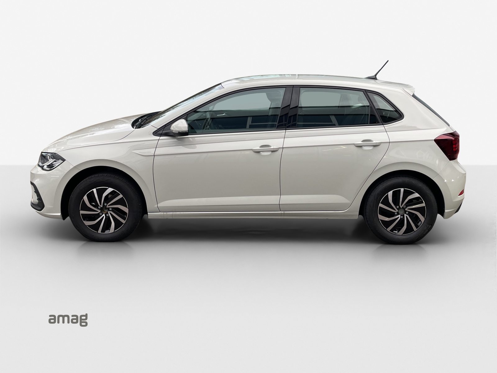 VW Polo Life, Petrol, Second hand / Used, Automatic - 2