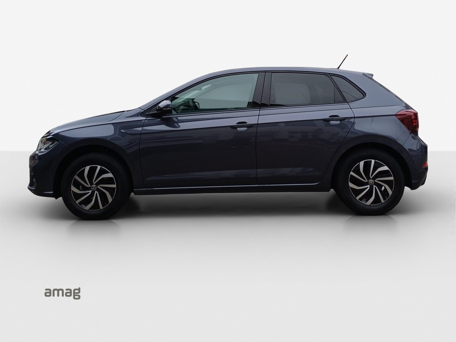 VW Polo Life, Petrol, Second hand / Used, Automatic - 2