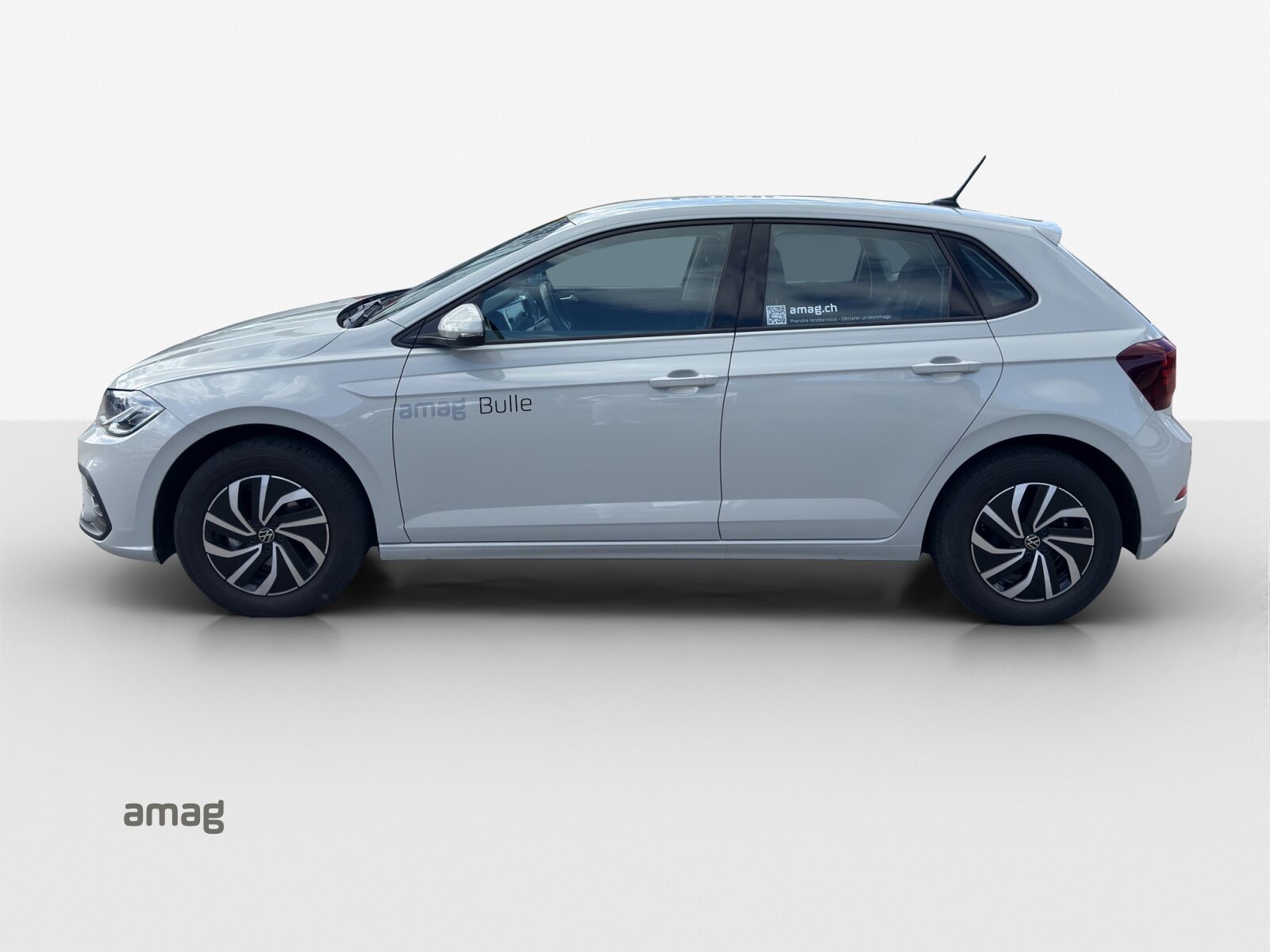 VW Polo Life, Petrol, Second hand / Used, Automatic - 2
