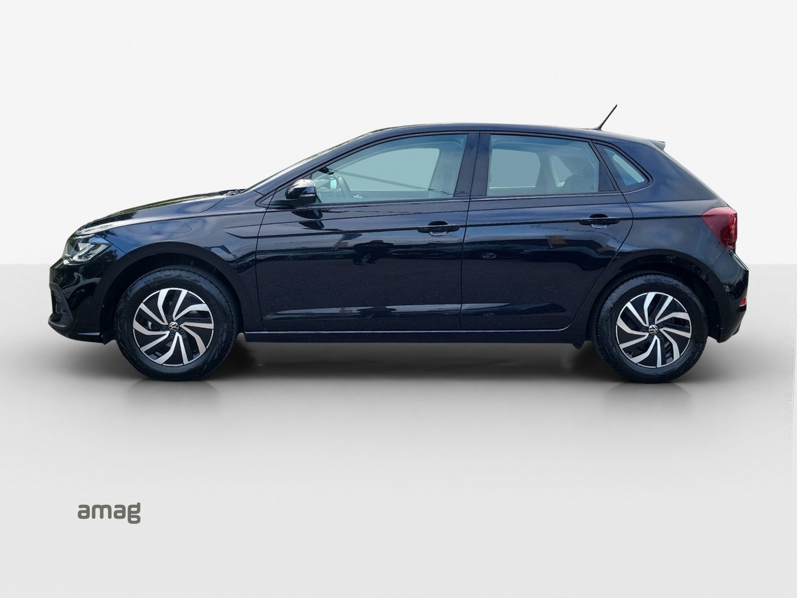 VW Polo Life, Petrol, Second hand / Used, Automatic - 2