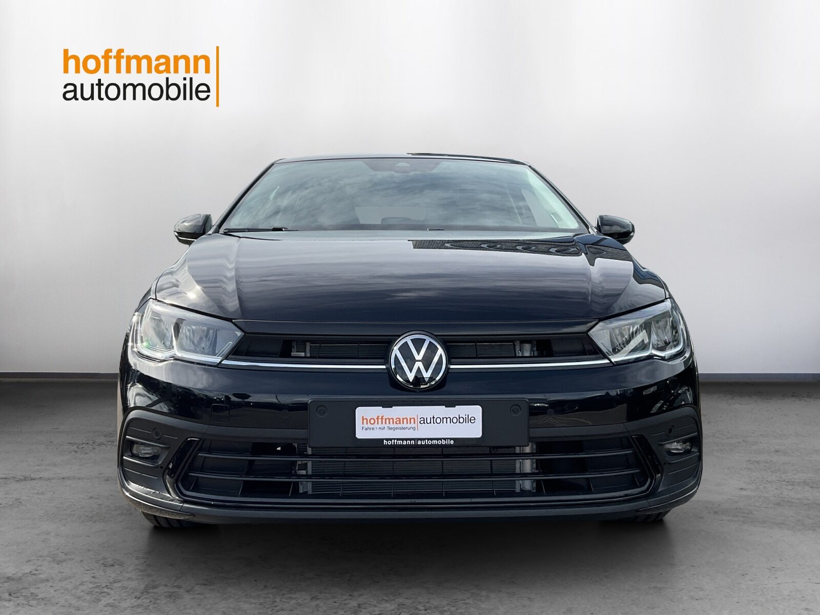 VW Polo Life, Petrol, Second hand / Used, Automatic - 2