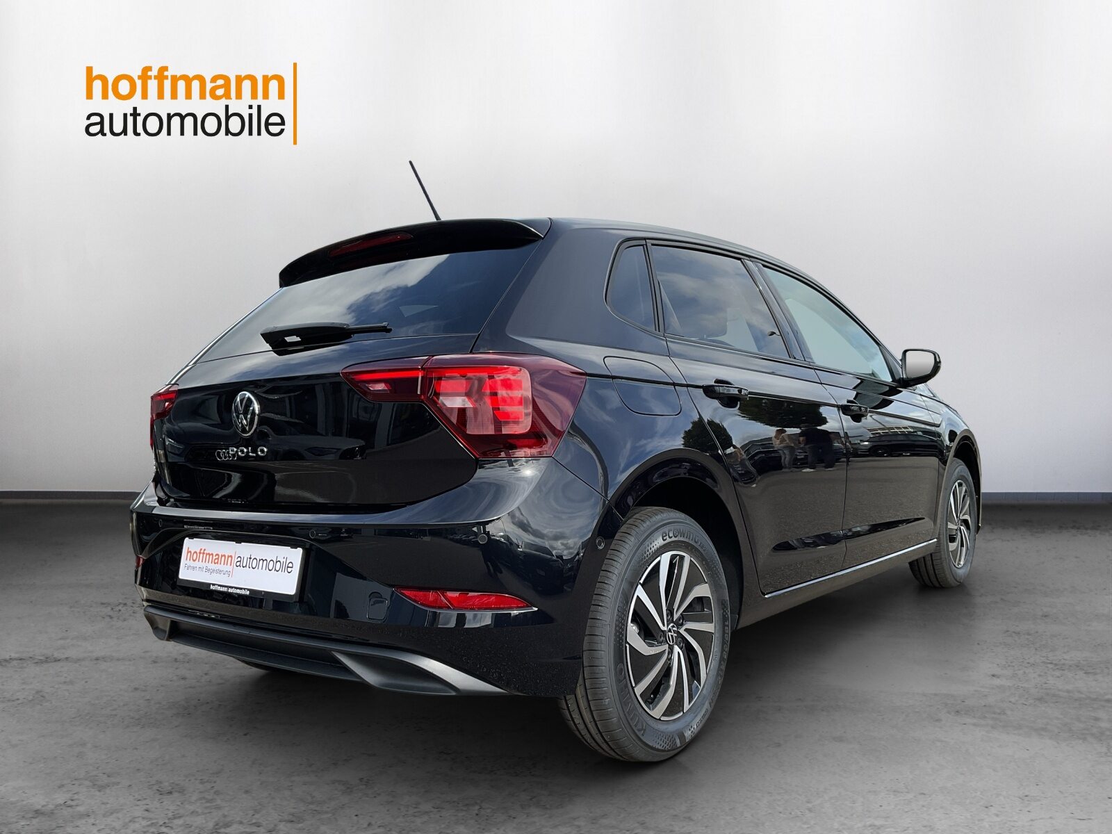 VW Polo Life, Petrol, Second hand / Used, Automatic - 4