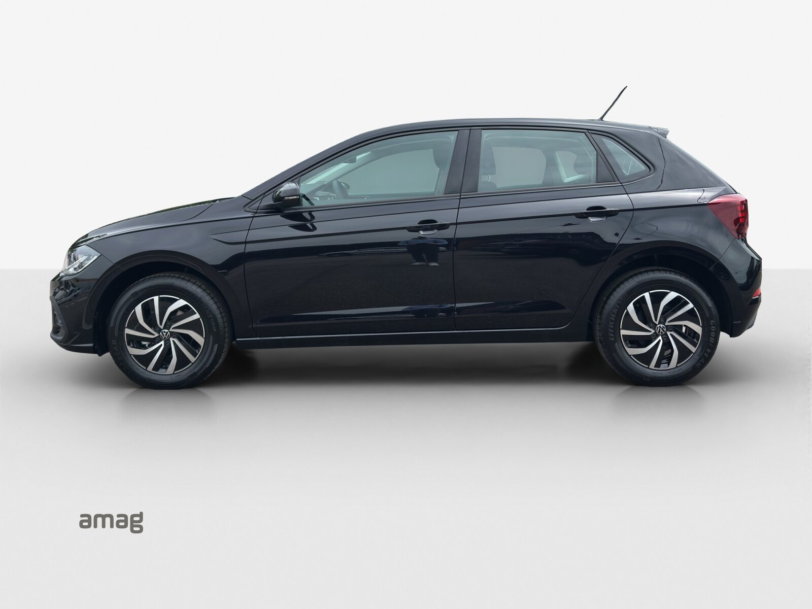VW Polo Life, Petrol, Second hand / Used, Automatic - 2