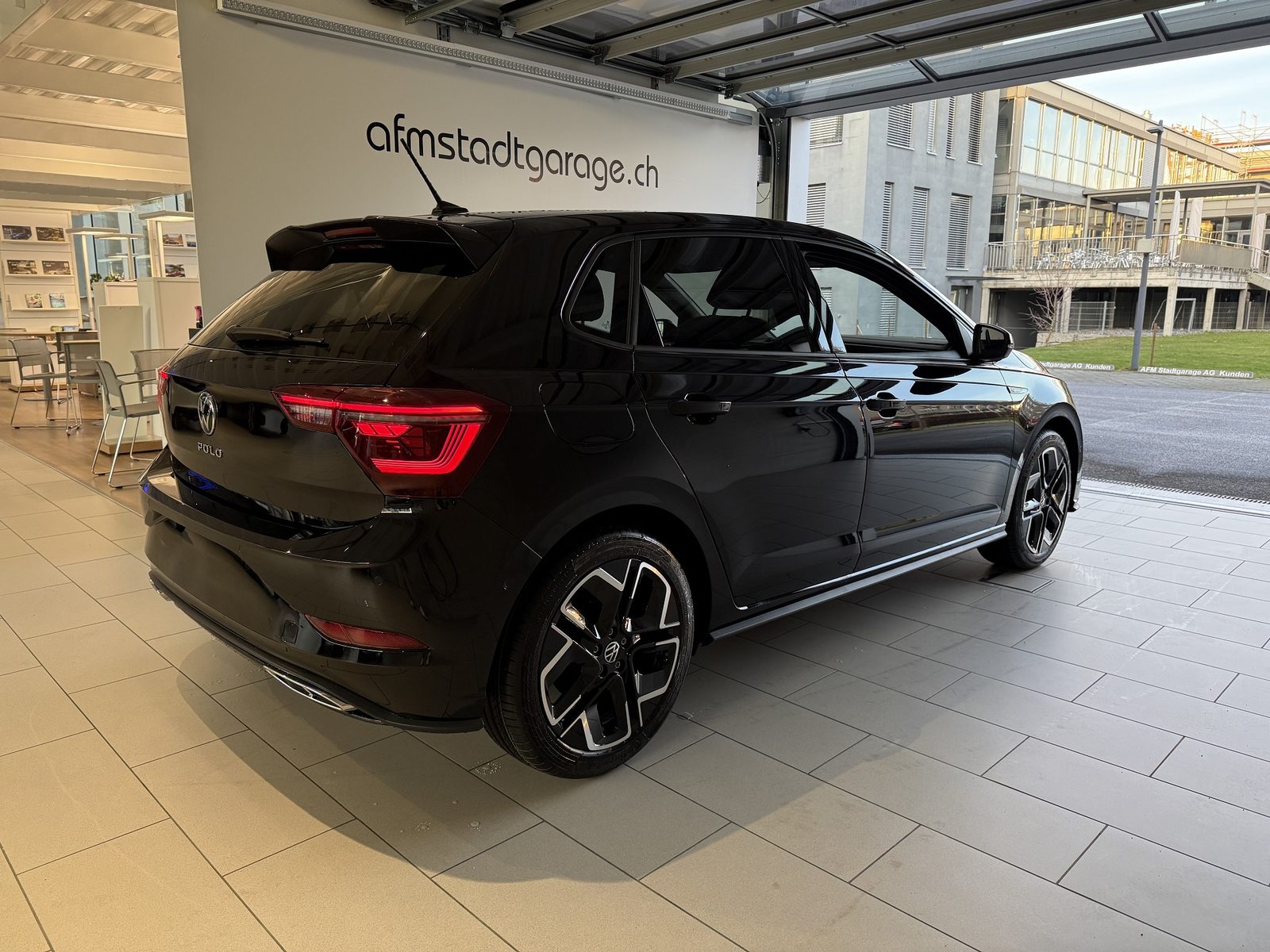 VW Polo R-Line, Petrol, Second hand / Used, Automatic - 3