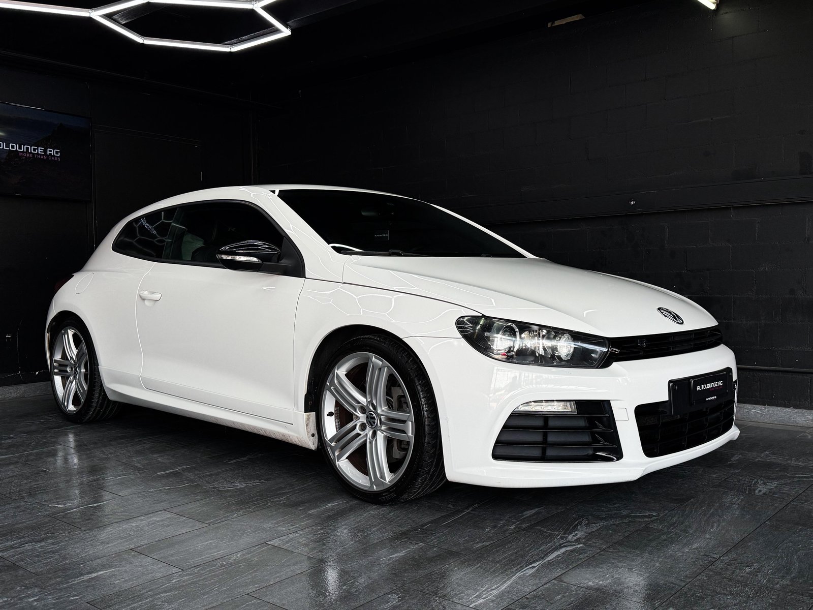 VW Scirocco 2.0 TSI R DSG, Petrol, Second hand / Used, Automatic - 2